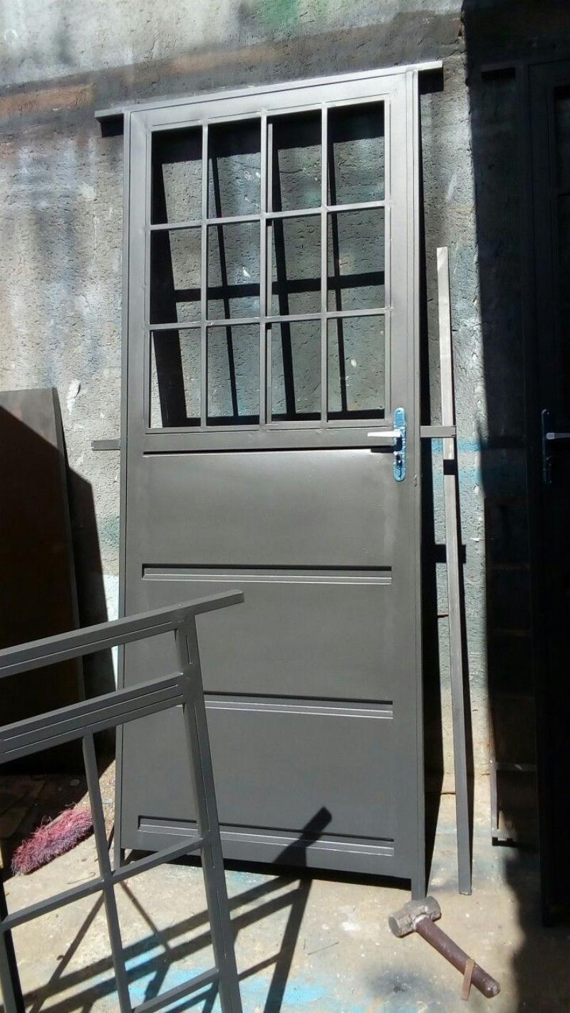 Sơn sắt giả gỗ bảo vệ công trình