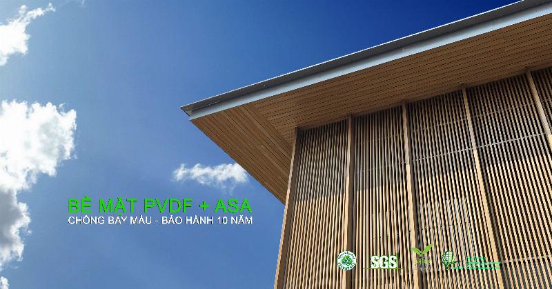 Cửa chớp gỗ ngoài trời đẹp