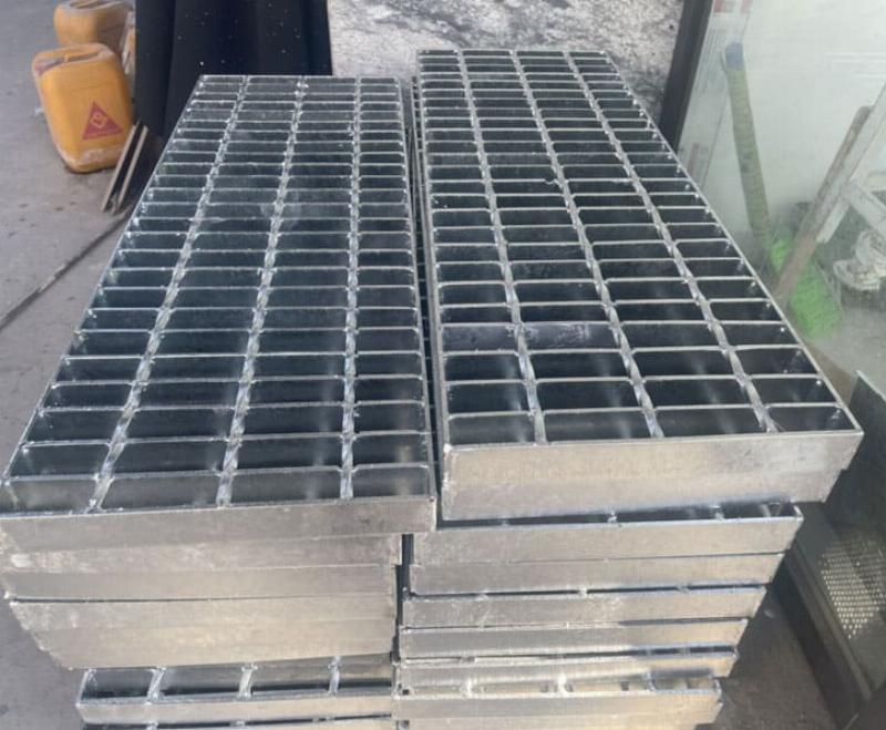 Kích thước sàn grating mạ kẽm