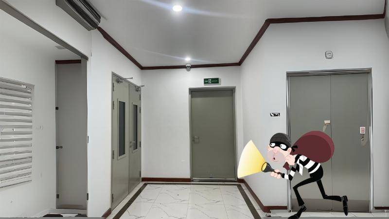 Cấu tạo bên trong của cánh cửa thép chống trộm với các lớp gia cố và vật liệu chống cháy