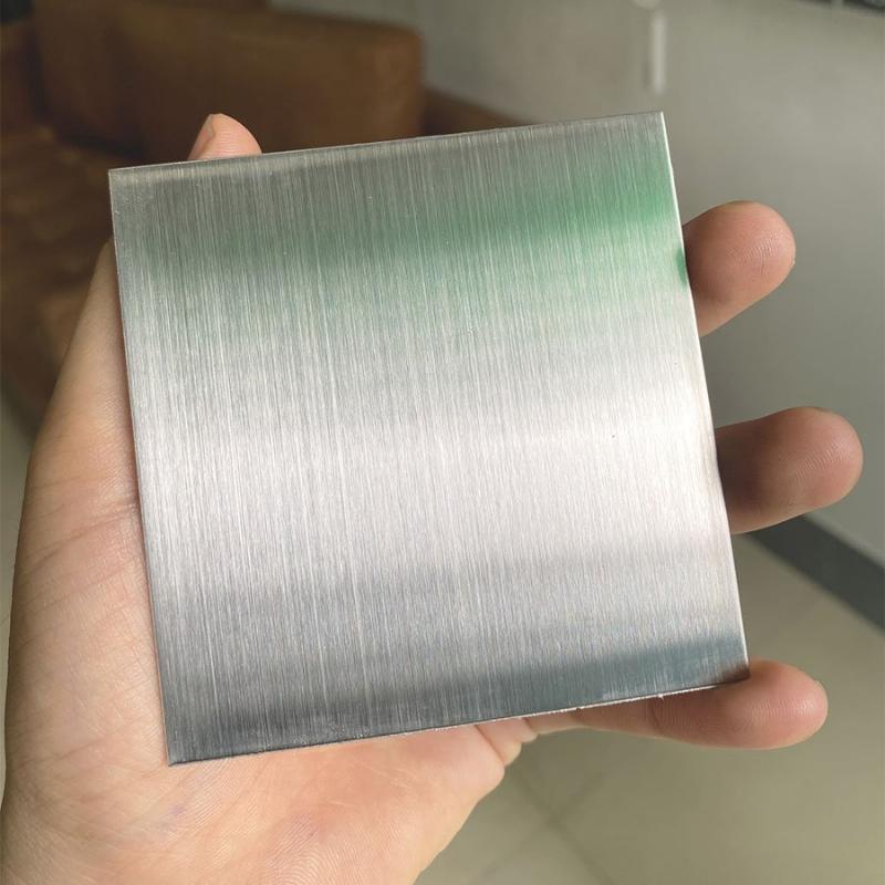 Hình ảnh minh họa xu hướng ứng dụng inox bạc xước trong kiến trúc hiện đại và các dự án bền vững
